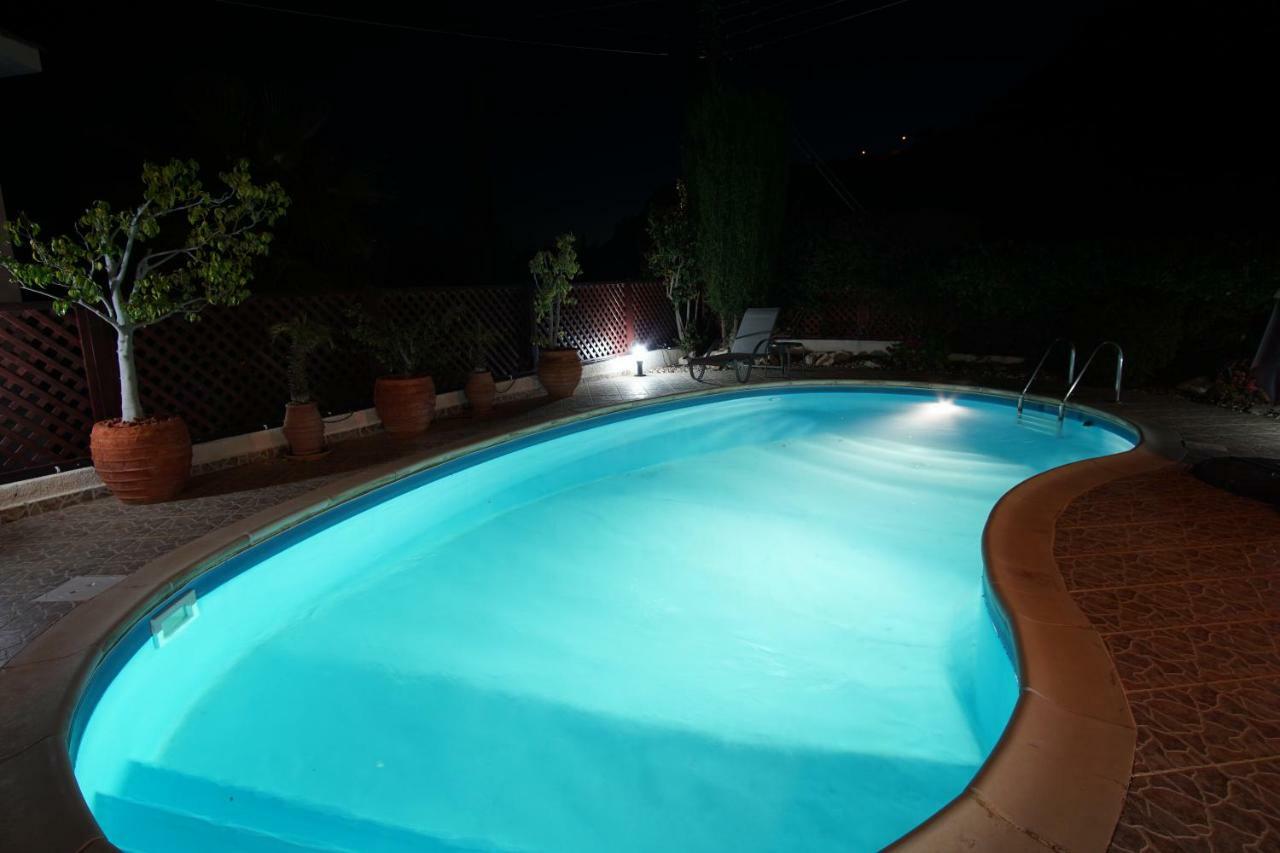 Villa Alicia With Priv Pool, Beautiful Garden And Shady Veranda- 5 Min To The Beach Peyia Exterior foto
