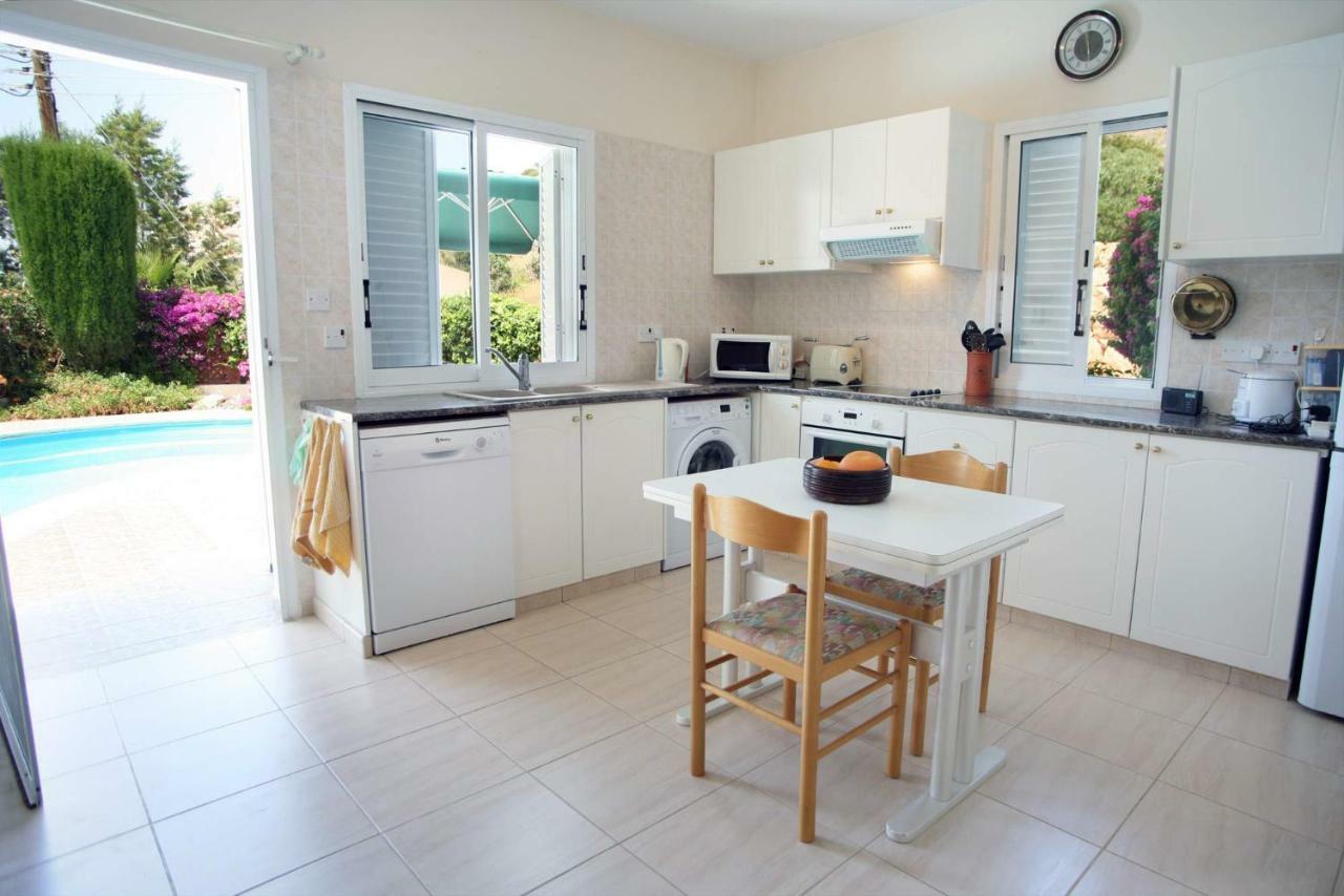 Villa Alicia With Priv Pool, Beautiful Garden And Shady Veranda- 5 Min To The Beach Peyia Exterior foto